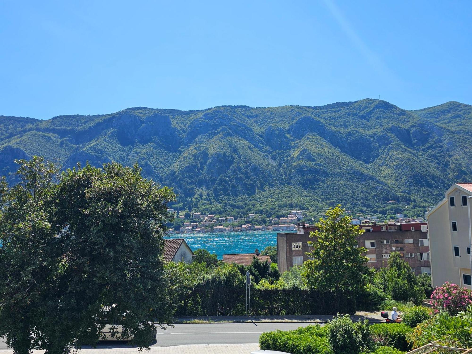Apartment Luka Kotor Luaran gambar